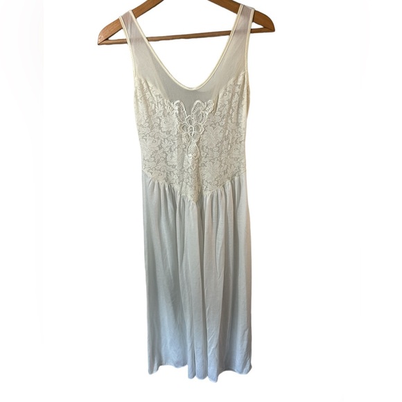 Vintage Victoria’s Secret 80s/early 90s ivory white nightgown with lace. Small - Picture 1 of 10